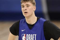 开云体育-包含步行者力克美国男篮，布拉德利完成帽子戏法的词条