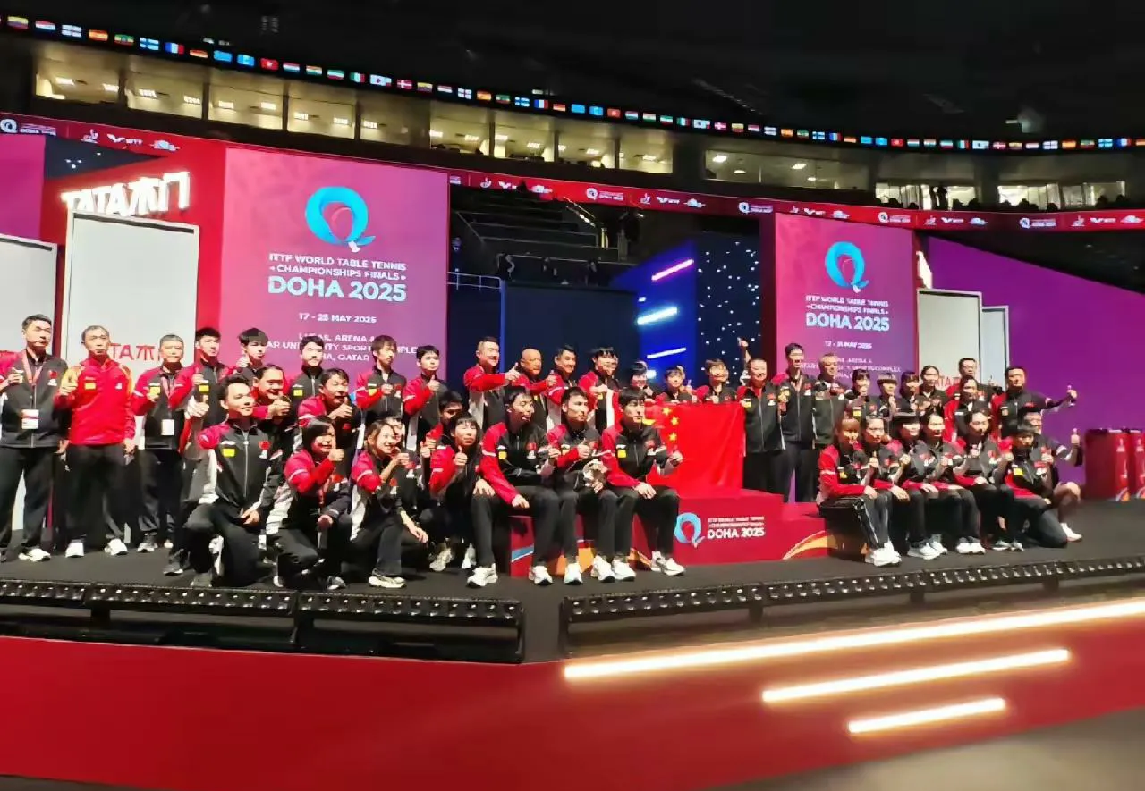 精英球员展现团队实力,比赛氛围浓烈 精英球员展现团队实力,比赛氛围浓烈