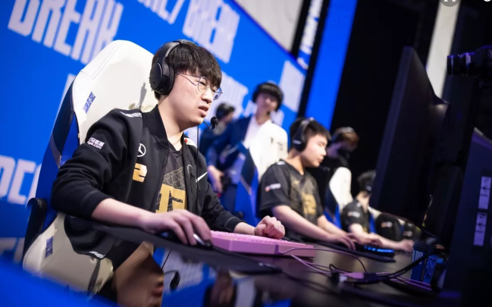 RNG横扫KT,Deft团战一打五全球总决赛3:1(东京) RNG横扫KT,Deft团战一打五全球总决赛3:1(东京)