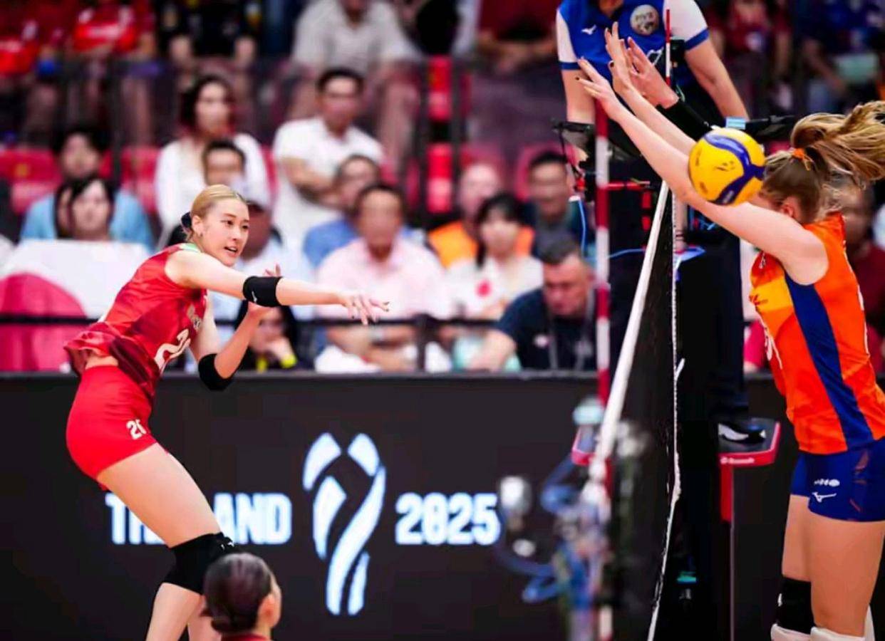 国际排球赛场上,荷兰队惊险取胜 国际排球赛场上,荷兰队惊险取胜