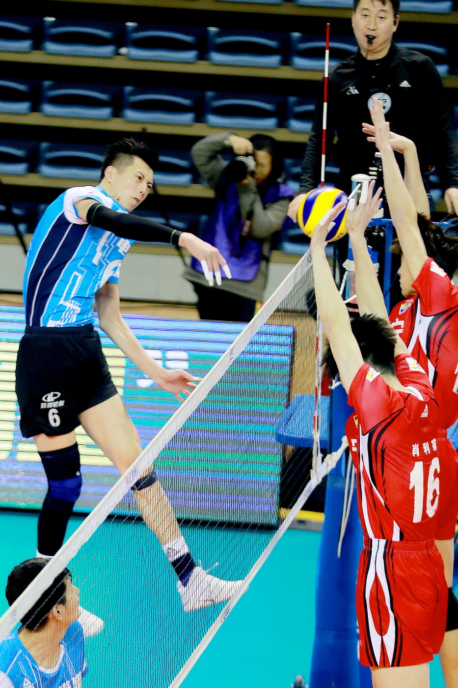 关于北京队完胜江苏队,福克斯统治全场的信息 关于北京队完胜江苏队,福克斯统治全场的信息